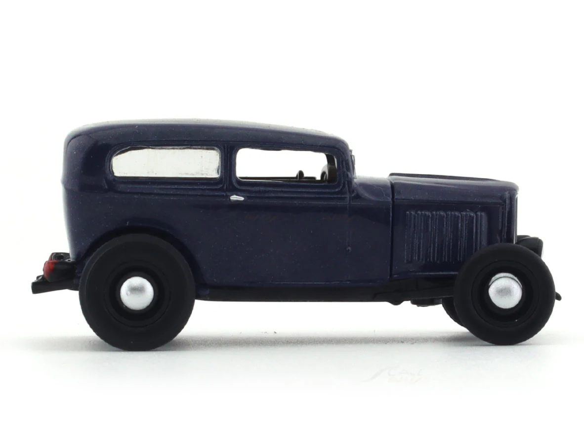 1932 Ford Tudor Sedan blue 1:64 M2 Machines diecast scale model collectible - Image 5