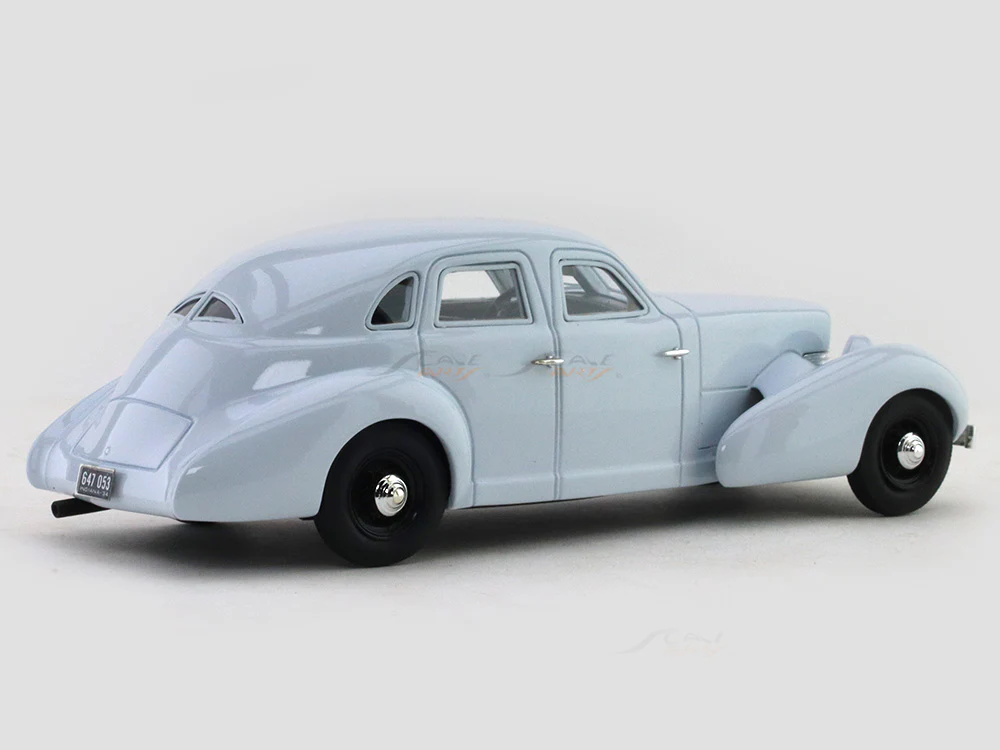 1934 Duesenberg sedan by A.H. Walker open headlights 1:43 Esval Models scale model car - Image 4