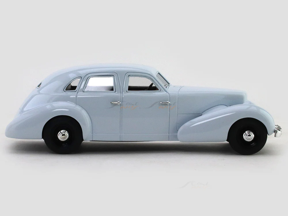 1934 Duesenberg sedan by A.H. Walker open headlights 1:43 Esval Models scale model car - Image 5