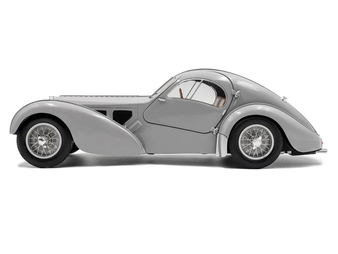 1937 Bugatti Atlantic Type 57 SC Silver 1:18 Solido Licensed Diecast Scale Model Car Collectible - Image 3