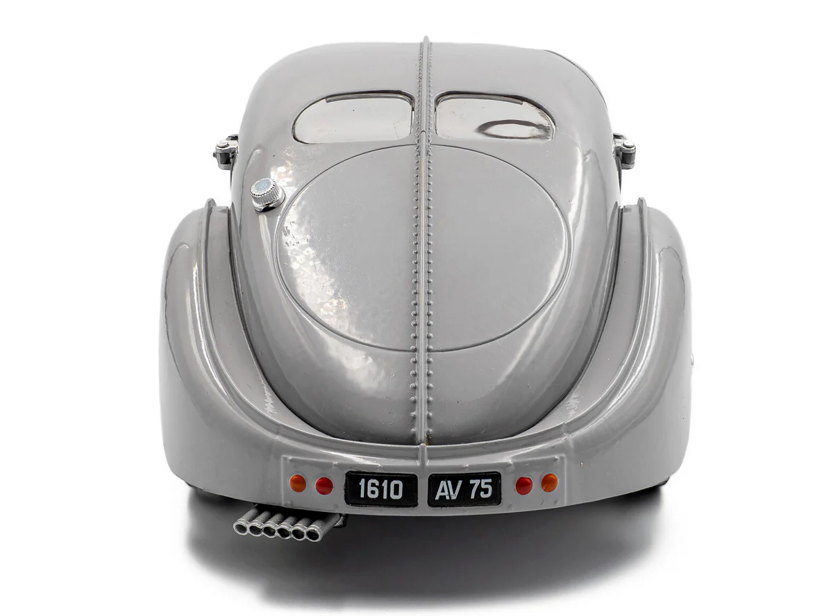 1937 Bugatti Atlantic Type 57 SC Silver 1:18 Solido Licensed Diecast Scale Model Car Collectible - Image 4