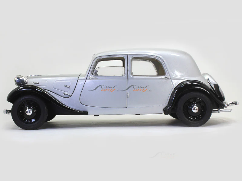 1938 Citroen Traction 11CV silver 1:18 Solido diecast Scale Model Car - Image 2