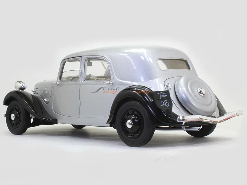 1938 Citroen Traction 11CV silver 1:18 Solido diecast Scale Model Car - Image 3