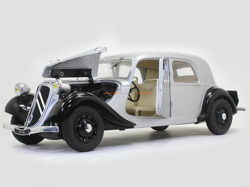 1938 Citroen Traction 11CV silver 1:18 Solido diecast Scale Model Car - Image 4