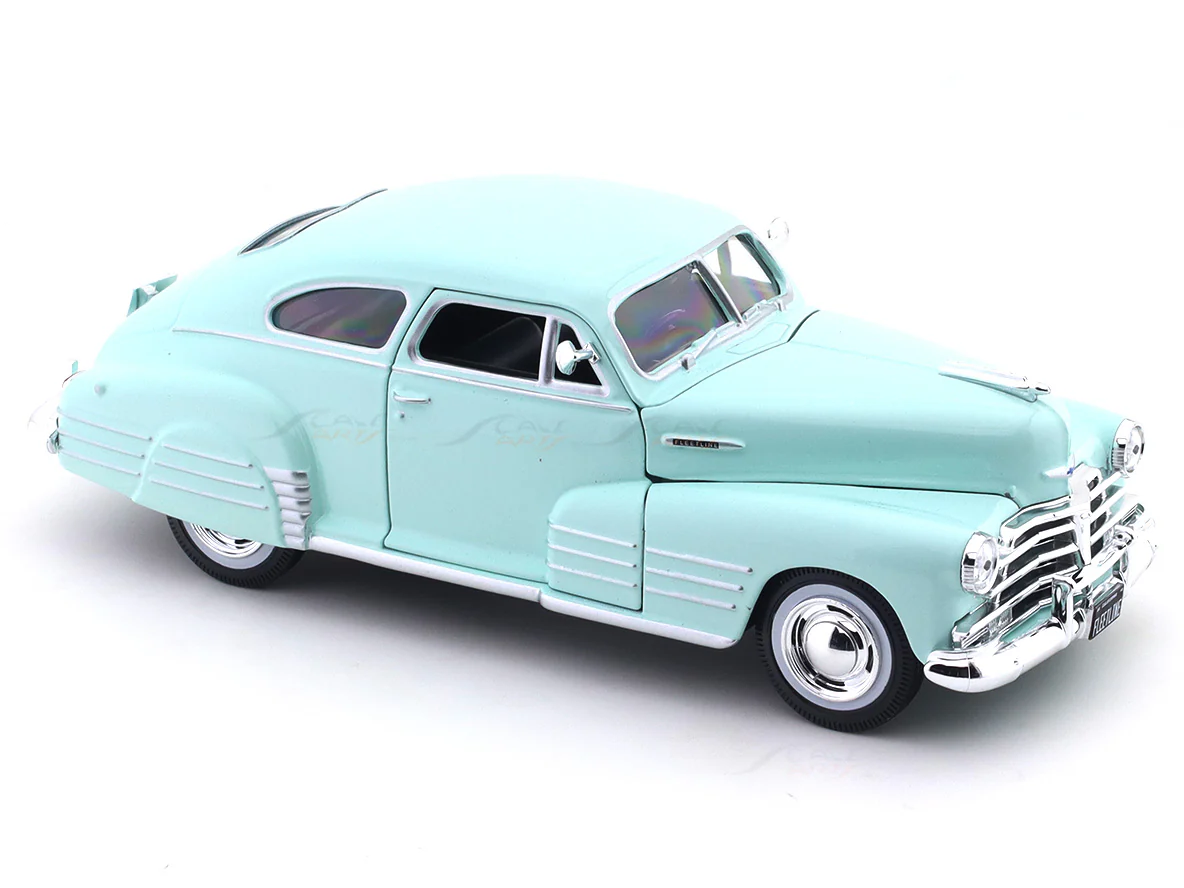 1948 Chevrolet Fleetline Aerosedan green 1:24 Maisto Licensed Diecast Scale Model Car Collectible - Image 2