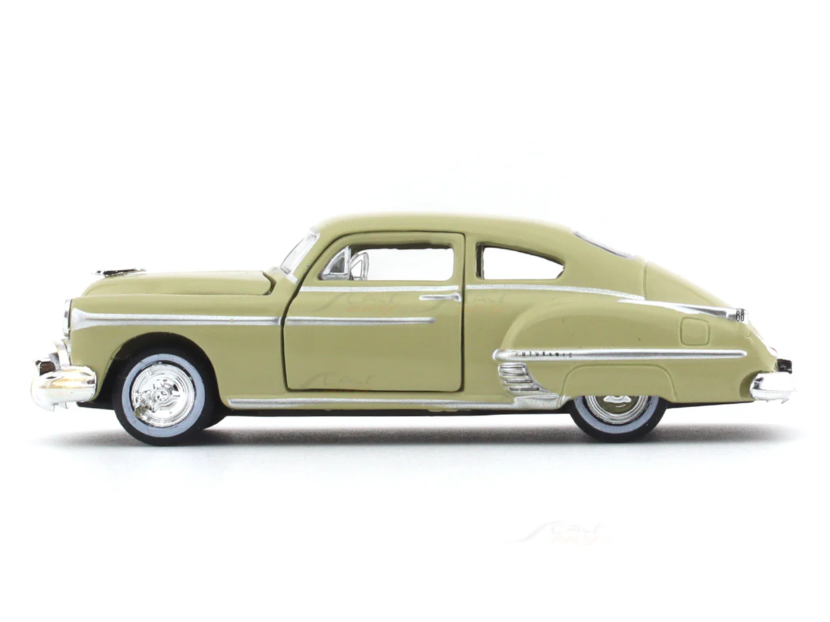 1950 Oldsmobile 88 beige 1:64 M2 Machines diecast scale car collectible - Image 2