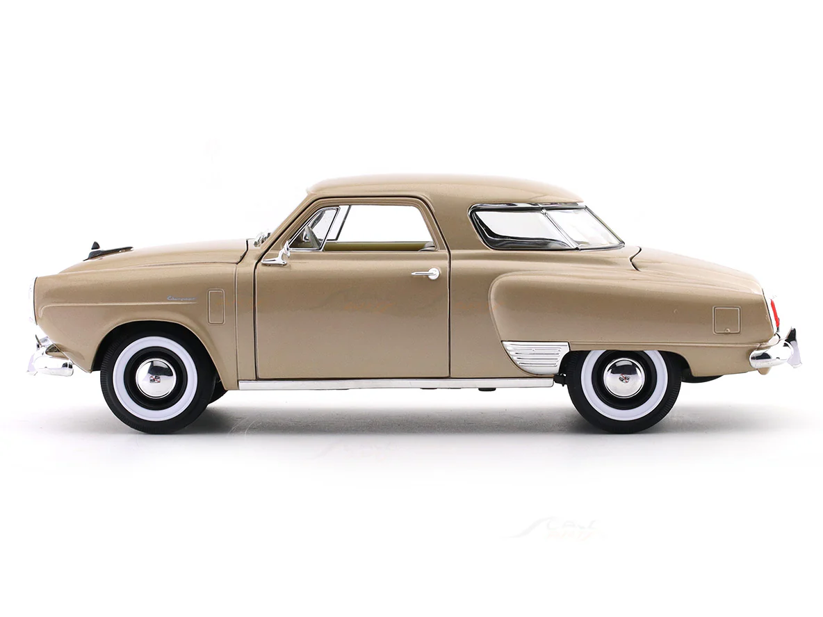 1950 Studebaker Champion golden 1:18 Road Signature diecast Scale Model car collectible - Image 2