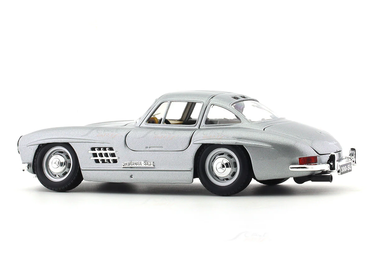 1954 Mercedes-Benz 300 SL silver 1:24 Bburago licensed diecast Scale Model car - Image 3