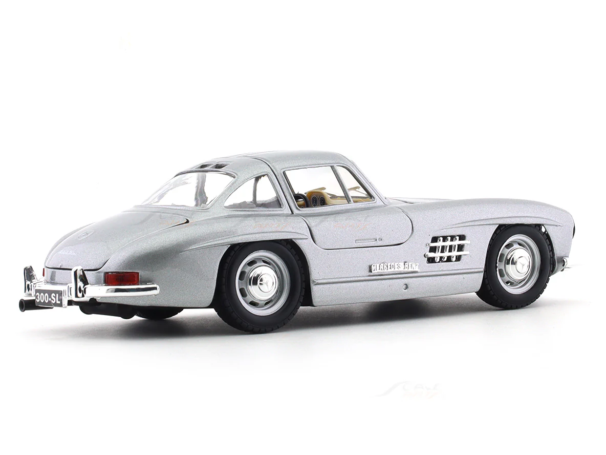 1954 Mercedes-Benz 300 SL silver 1:24 Bburago licensed diecast Scale Model car - Image 4