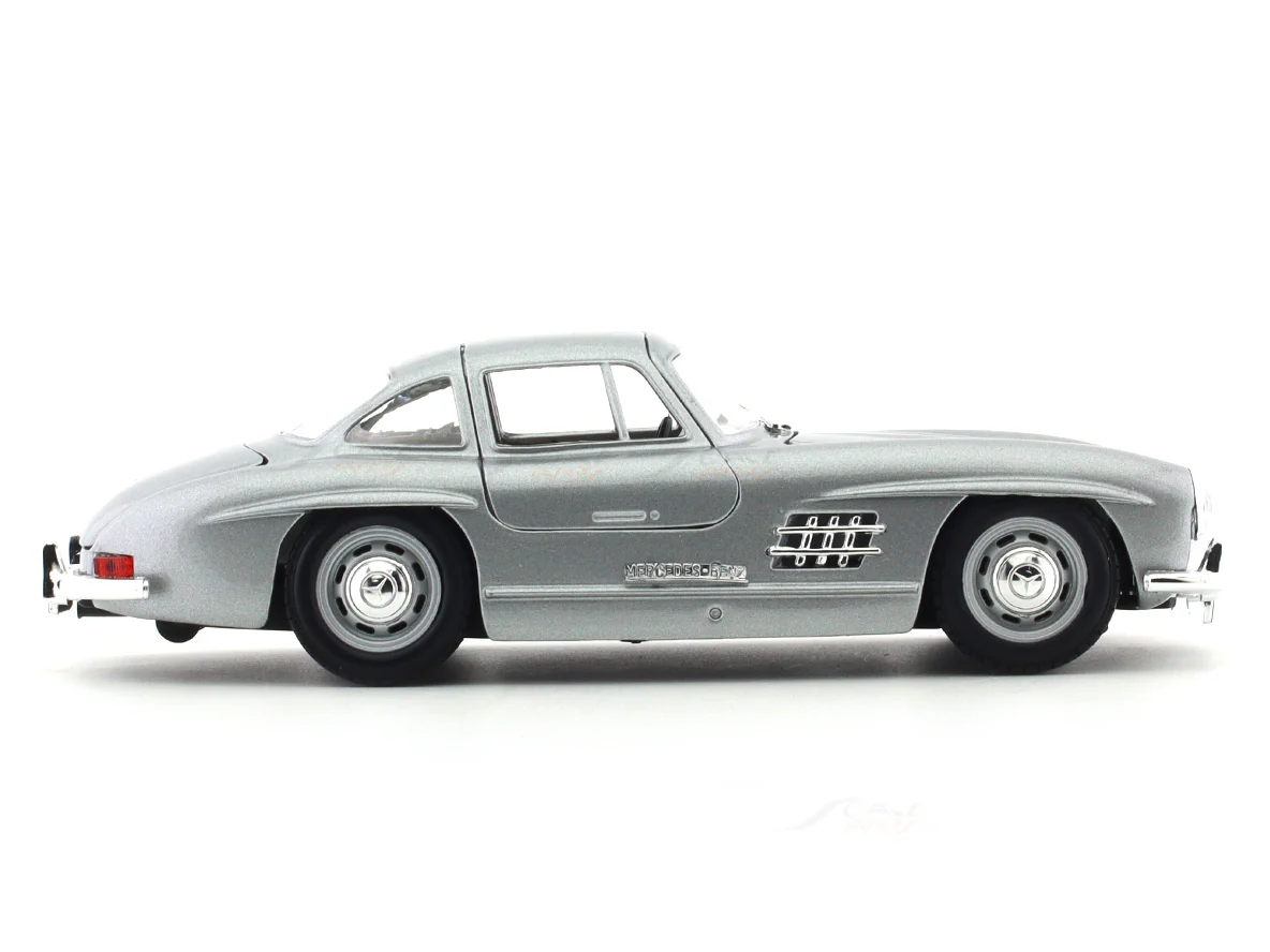 1954 Mercedes-Benz 300 SL silver 1:24 Bburago licensed diecast Scale Model car - Image 5