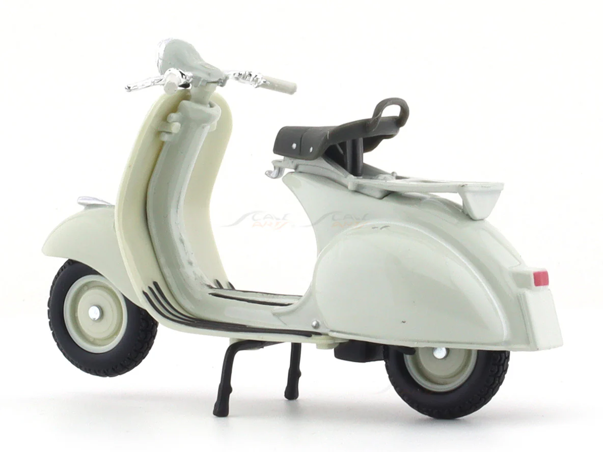 1955 Vespa 150 1:18 diecast scale model scooter bike collectible - Image 3