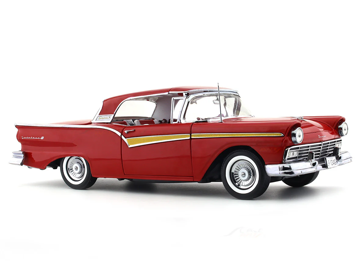 1957 Ford Fairlane 500 Skyliner red 1:18 SunStar diecast scale model car collectible - Image 6
