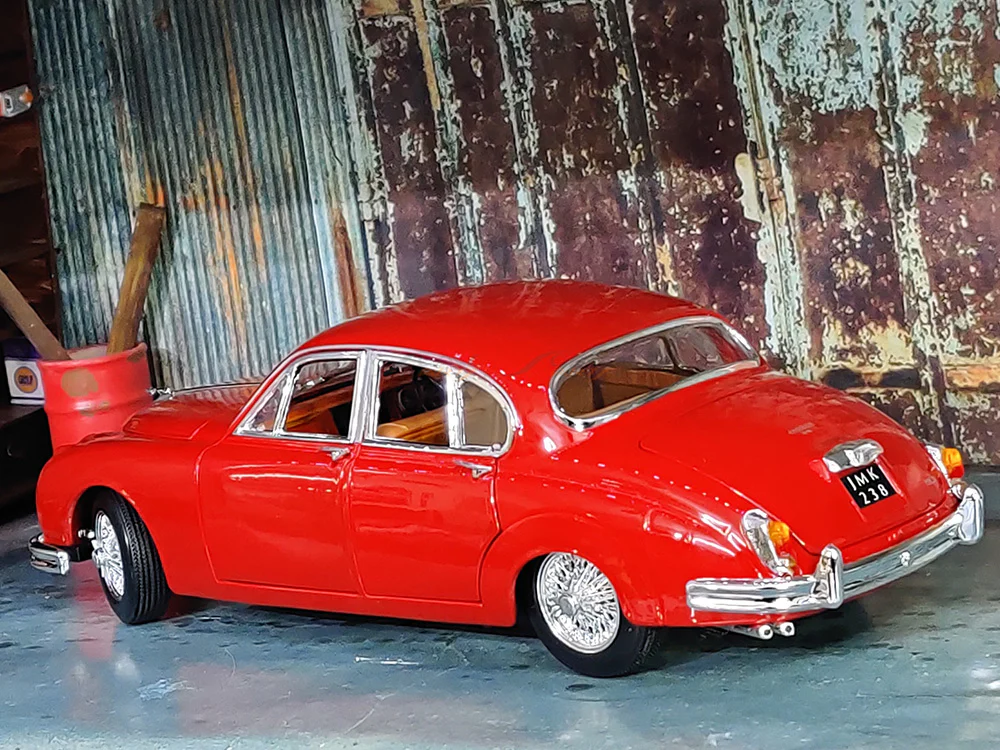 1959 Jaguar Mark II 1:18 Bburago diecast Scale Model car - Image 16