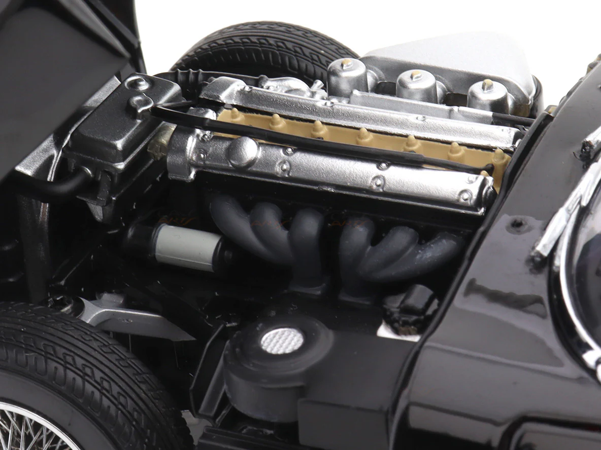 1961 Jaguar E Type Coupe black 1:18 Kyosho licensed premium diecast scale model car collectible - Image 16