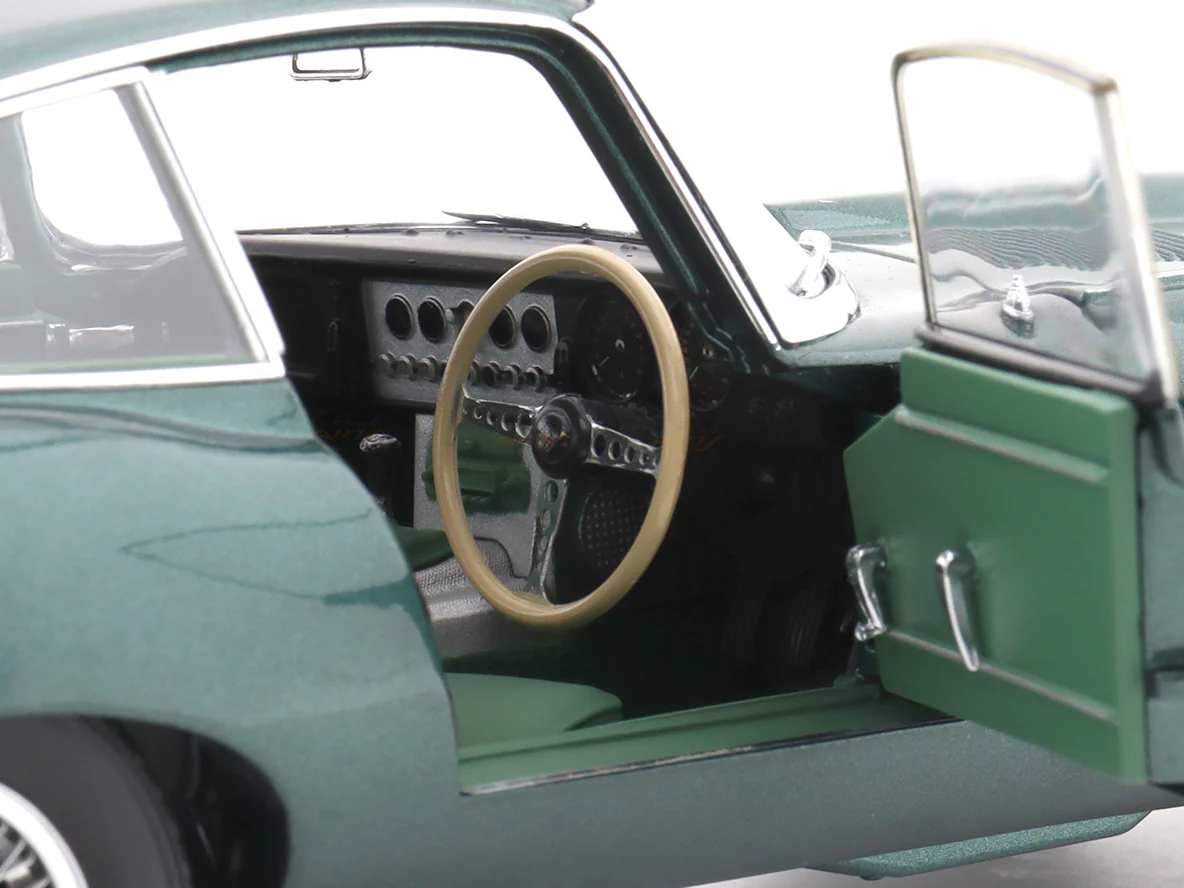 1961 Jaguar E Type Coupe green 1:18 Kyosho licensed premium diecast scale model car collectible - Image 16