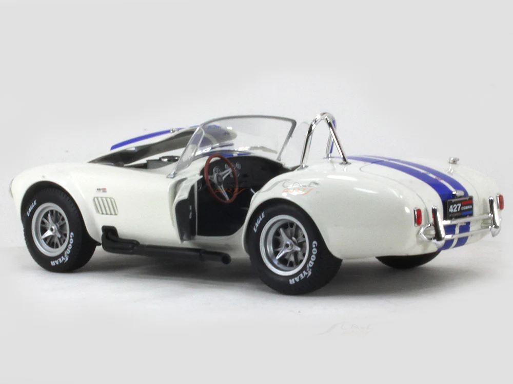 1965 Shelby Cobra 427 MKII Hard Top 1:18 Solido diecast Scale Model Car - Image 6