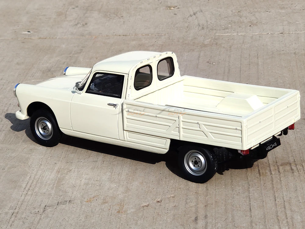 1967 Peugeot 404 Pick Up 1:18 Ottomobile scale model pickup truck - Image 12