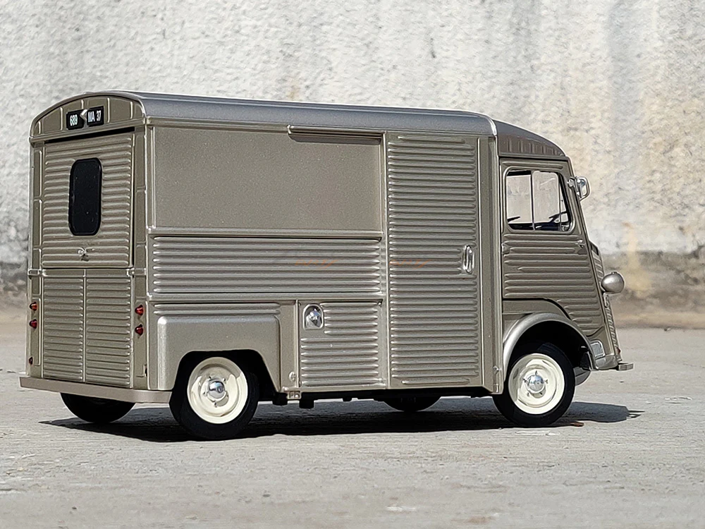 1969 Citroen Type HY 1:18 Solido diecast Scale Model van - Image 13