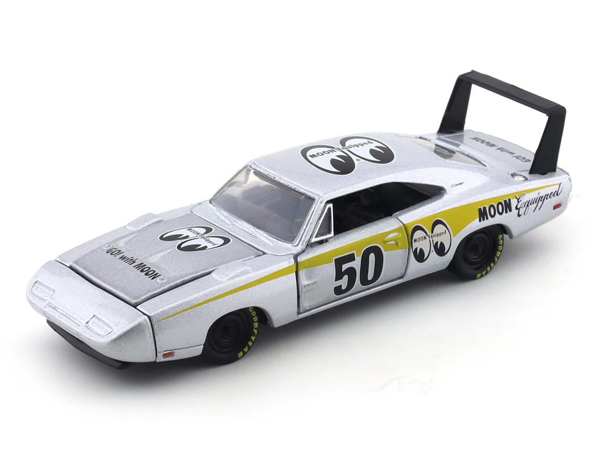 1969 Dodge Charger Daytona HEMI “MOONEYES” 1:64 M2 Machines diecast scale model collectible - Image 7
