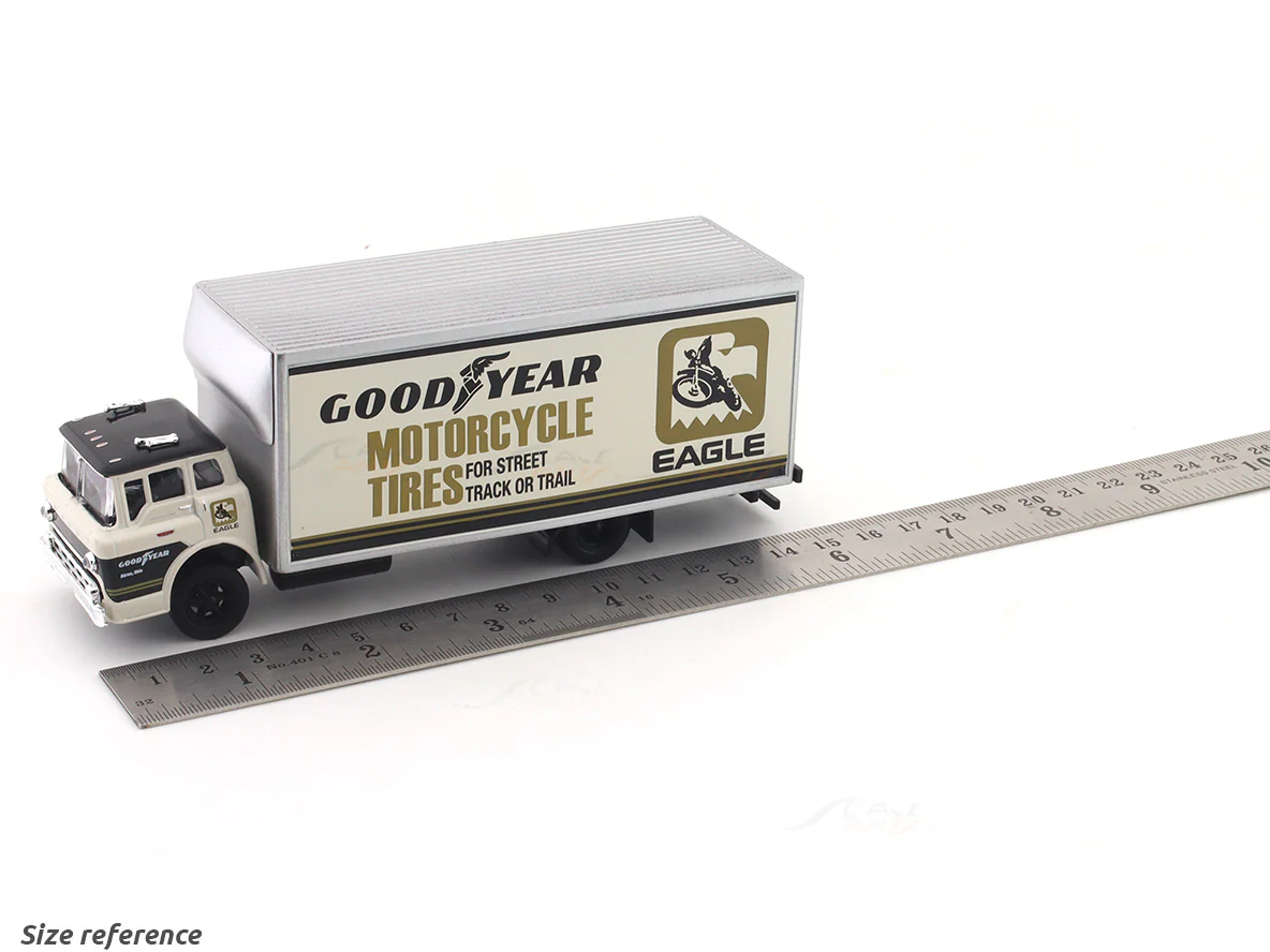 1969 Ford C950 Box Truck & 1972 Ford F250 4X4 Truck 1:64 M2 Machines diecast hauler scale model - Image 11