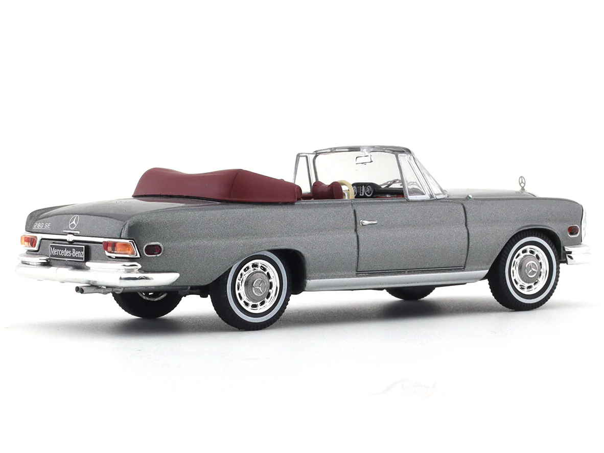 1969 Mercedes-Benz S Class 280SE 3.5 W111 1:43 IXO diecast scale model car collectible - Image 4