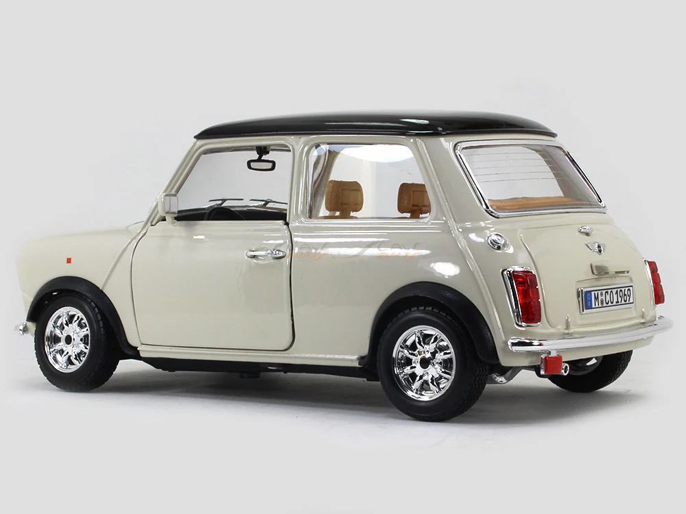 1969 Mini Cooper 1:18 Bburago diecast Scale Model car - Image 3