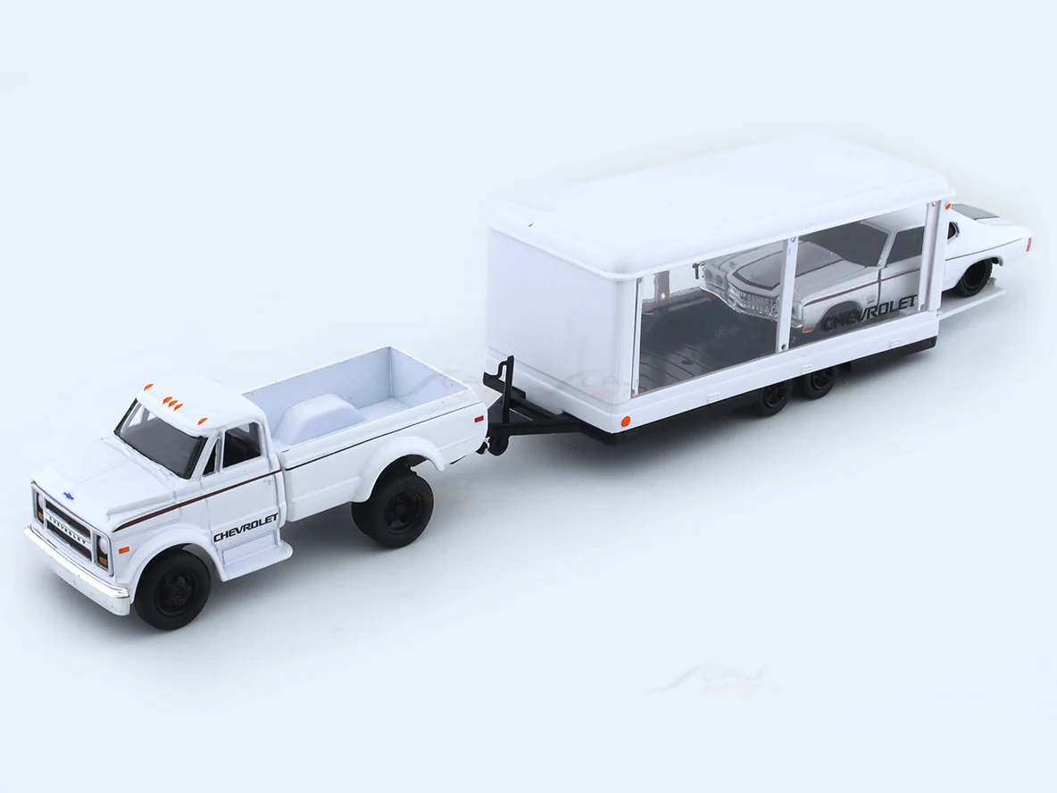 1970 Chevrolet C60 & 1970 Chevrolet Chevelle SS 454 1:64 M2 Machines diecast hauler scale model - Image 9