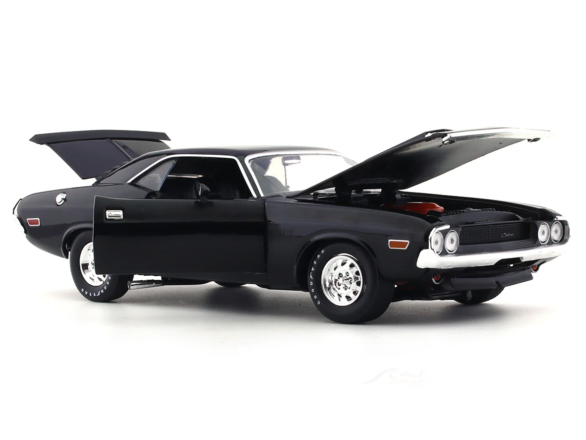 1970 Dodge Challenger T/A black 1:24 M2 Machines diecast scale model collectible - Image 13