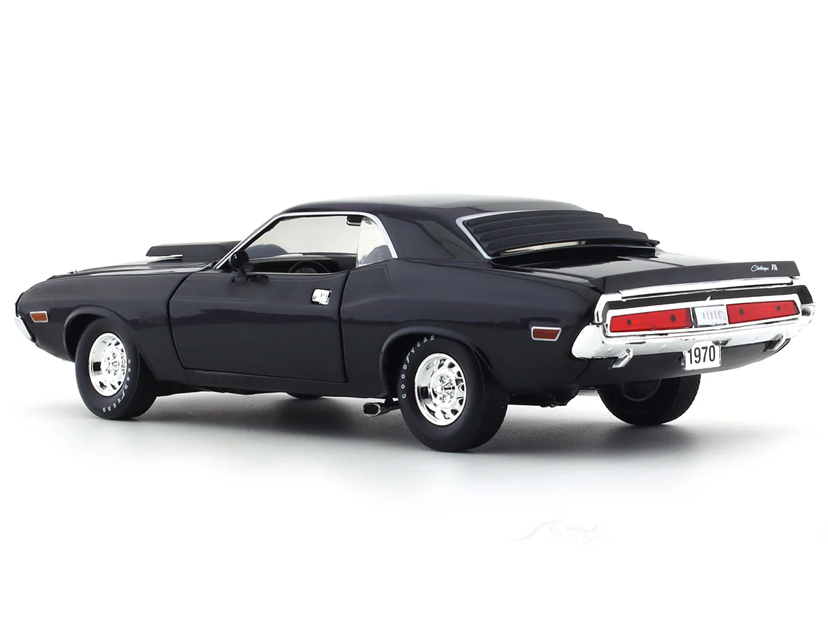 1970 Dodge Challenger T/A black 1:24 M2 Machines diecast scale model collectible - Image 3