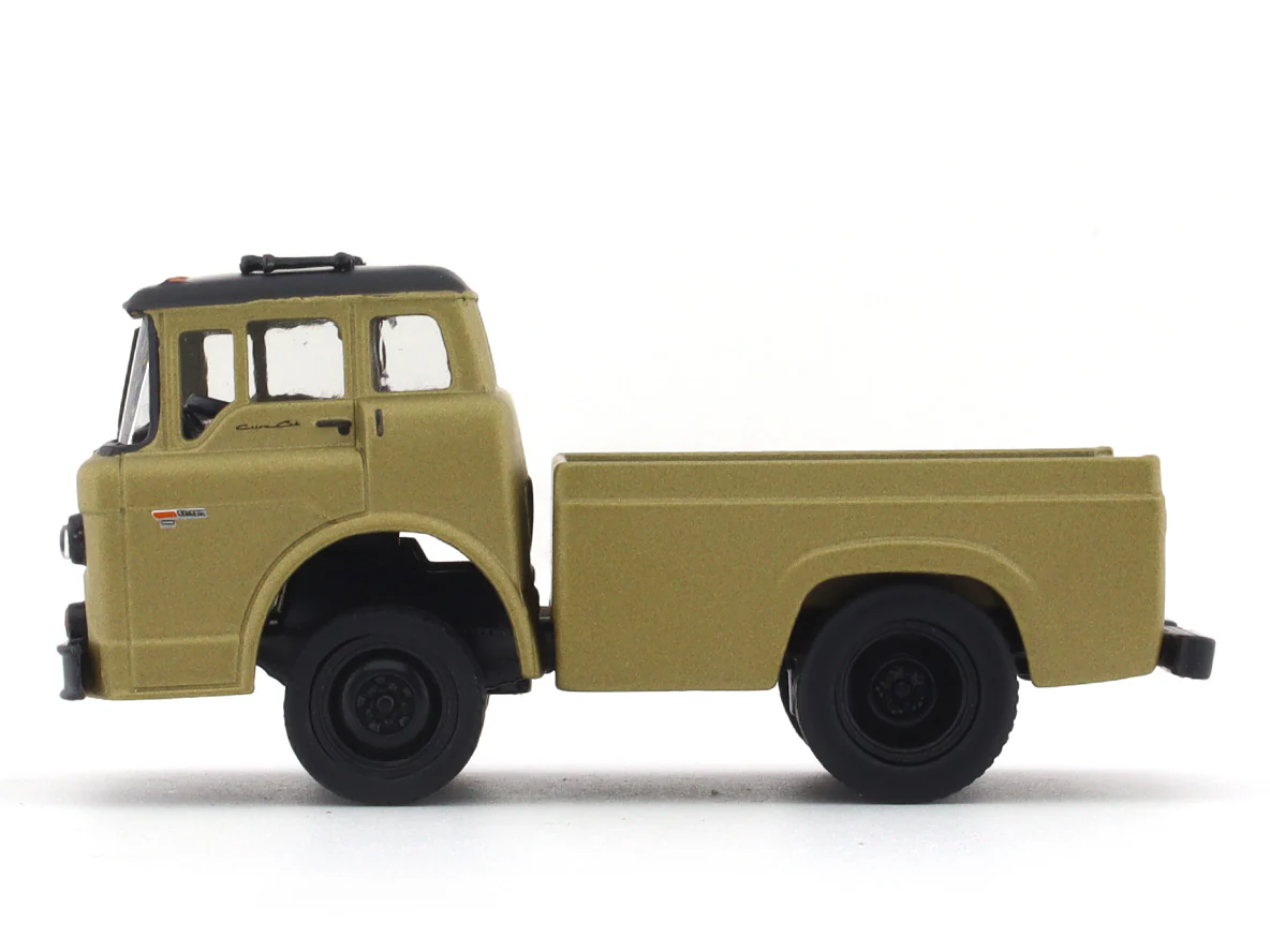 1970 Ford C-600 brown 1:64 M2 Machines diecast scale car collectible - Image 2