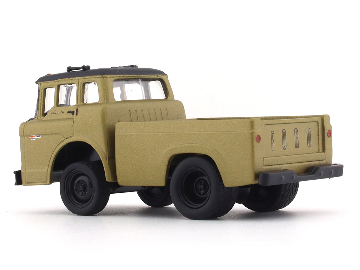 1970 Ford C-600 brown 1:64 M2 Machines diecast scale car collectible - Image 3