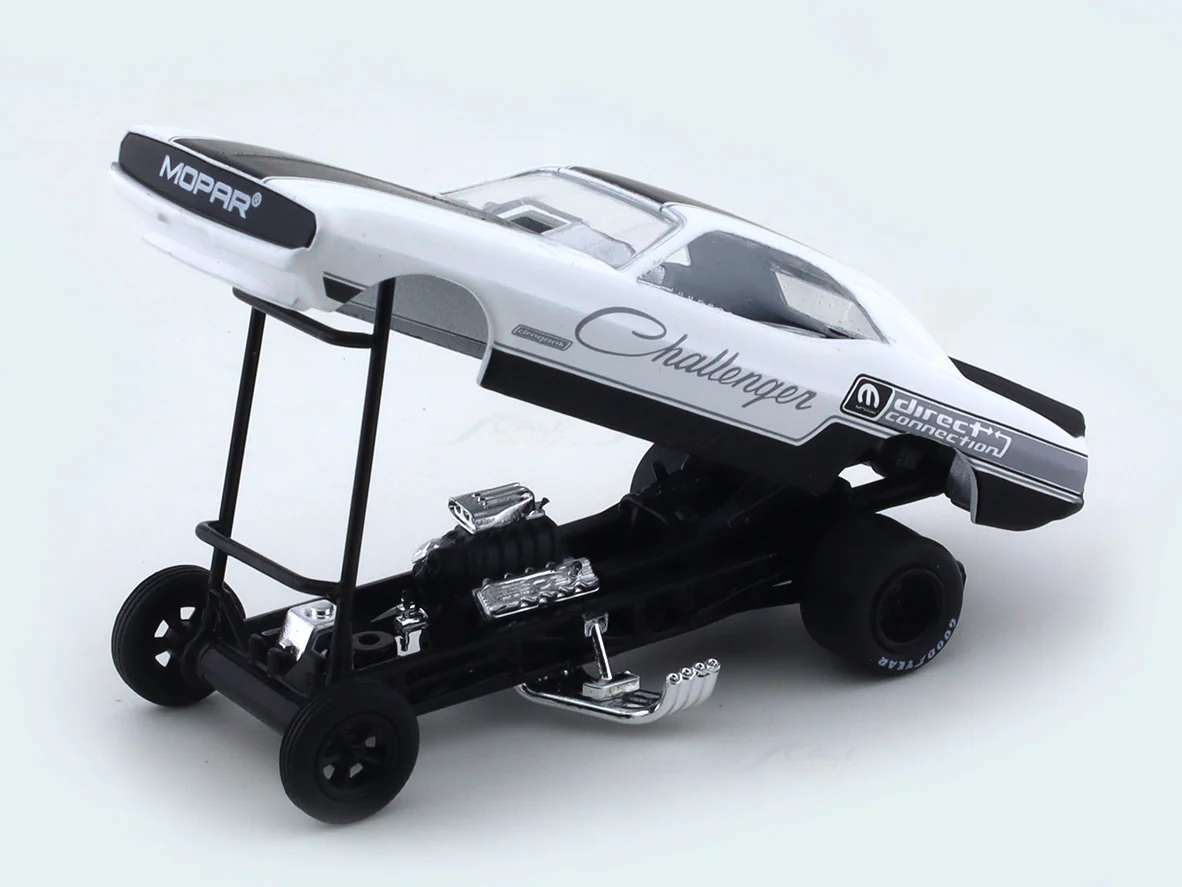 1971 Dodge Challenger Funny Car 1:64 M2 Machines diecast scale model collectible - Image 9
