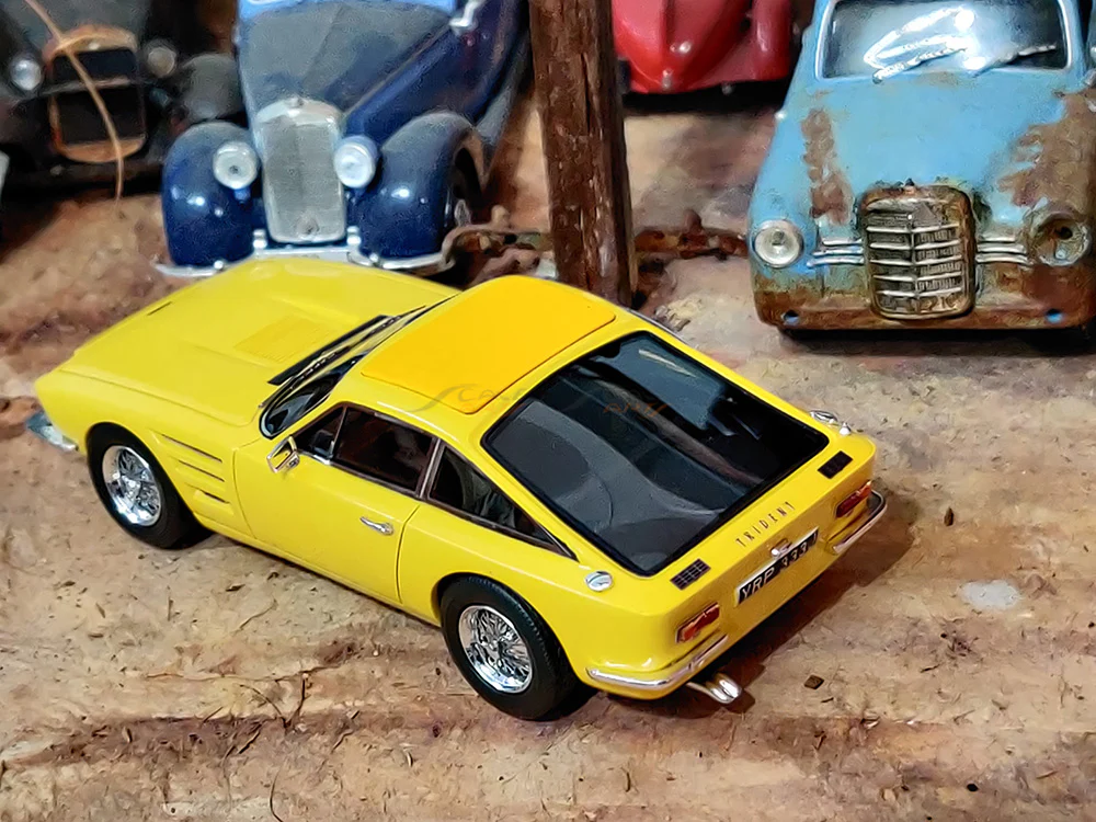 1971 Trident Venturer Coupe 1:43 Esval models scale model car - Image 11