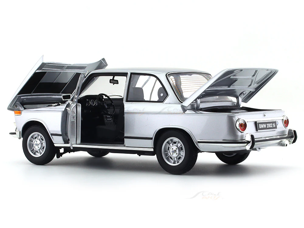 1972 BMW 2002 tii silver 1:18 Kyosho diecast scale model miniature - Image 9