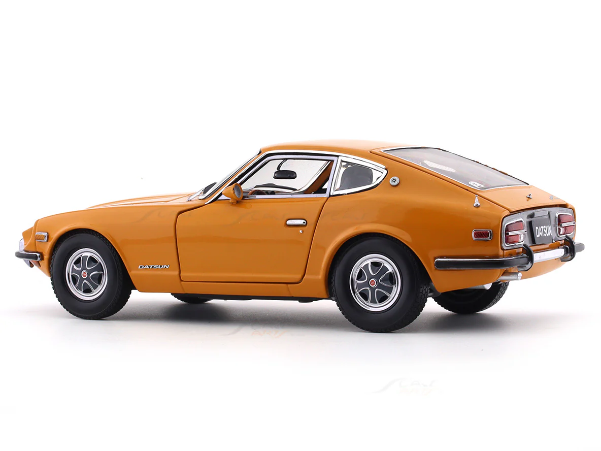 1972 Nissan Datsun 240Z Orange 1:18 SunStar diecast scale model car collectible - Image 3