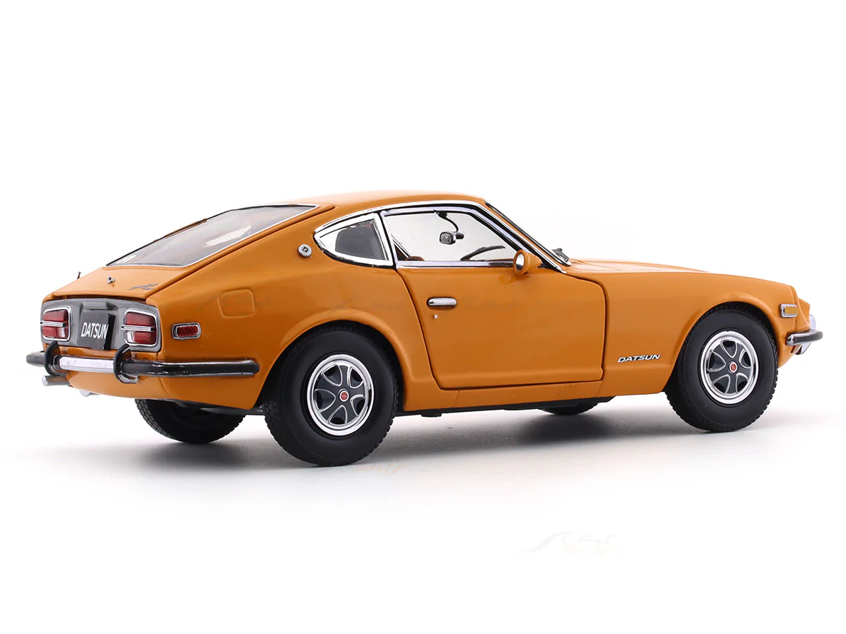1972 Nissan Datsun 240Z Orange 1:18 SunStar diecast scale model car collectible - Image 4