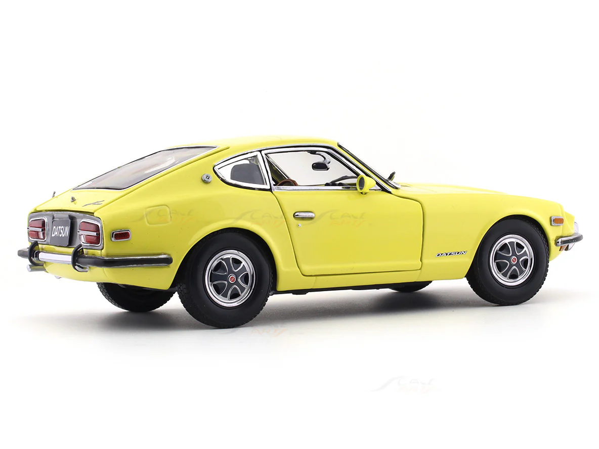 1972 Nissan Datsun 240Z Yellow 1:18 SunStar diecast scale model car collectible - Image 4