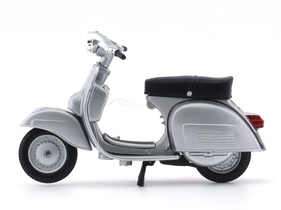 1975 Vespa 125TS 1:18 diecast scale model scooter bike collectible - Image 2