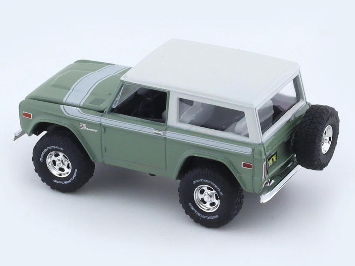 1976 Ford Bronco green 1:64 M2 Machines diecast hauler scale model - Image 9