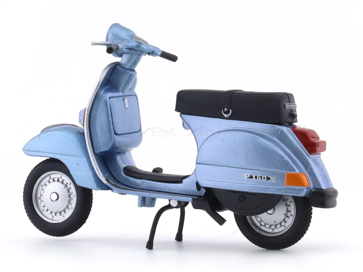 1978 Vespa P150X 1:18 diecast scale model scooter bike collectible - Image 3