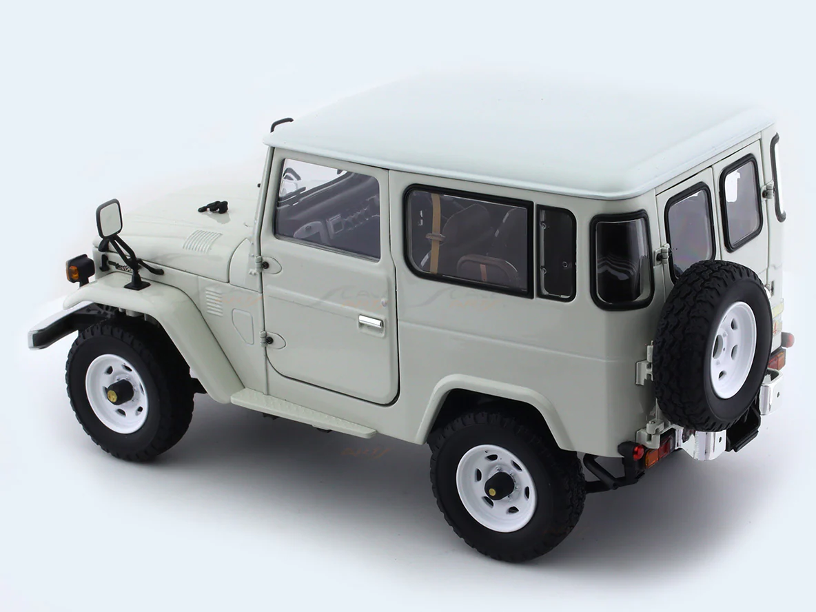 1980 Toyota FJ40 Land Cruiser White 1:18 Kyosho diecast scale model car collectible - Image 15
