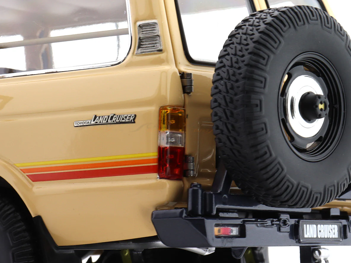 1980 Toyota Land Cruiser LC60 beige 1:18 Kyosho licensed premium diecast scale model car collectible - Image 16