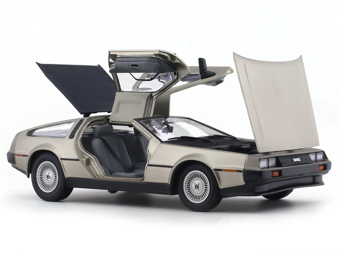 1981 DeLorean DMC 12 Coupe 1:18 SunStar diecast scale model car collectible - Image 12