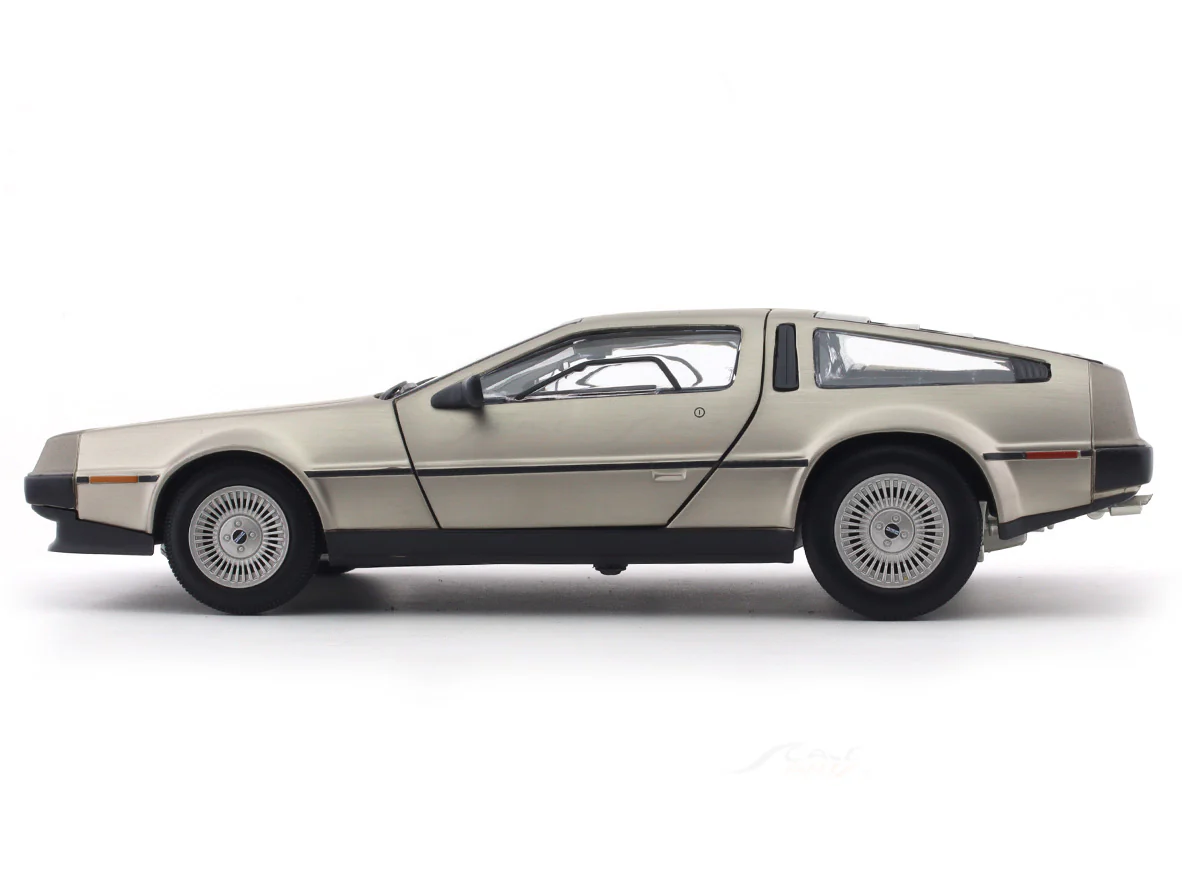 1981 DeLorean DMC 12 Coupe 1:18 SunStar diecast scale model car collectible - Image 2