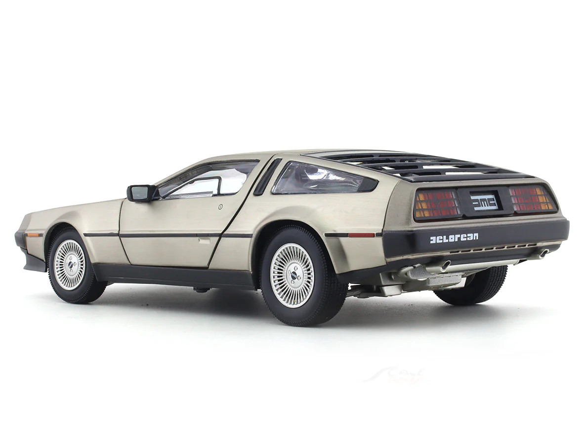 1981 DeLorean DMC 12 Coupe 1:18 SunStar diecast scale model car collectible - Image 3