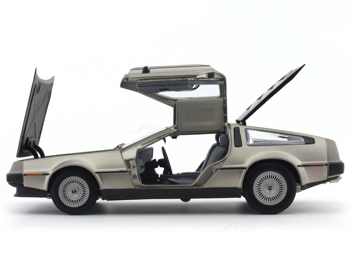 1981 DeLorean DMC 12 Coupe 1:18 SunStar diecast scale model car collectible - Image 8