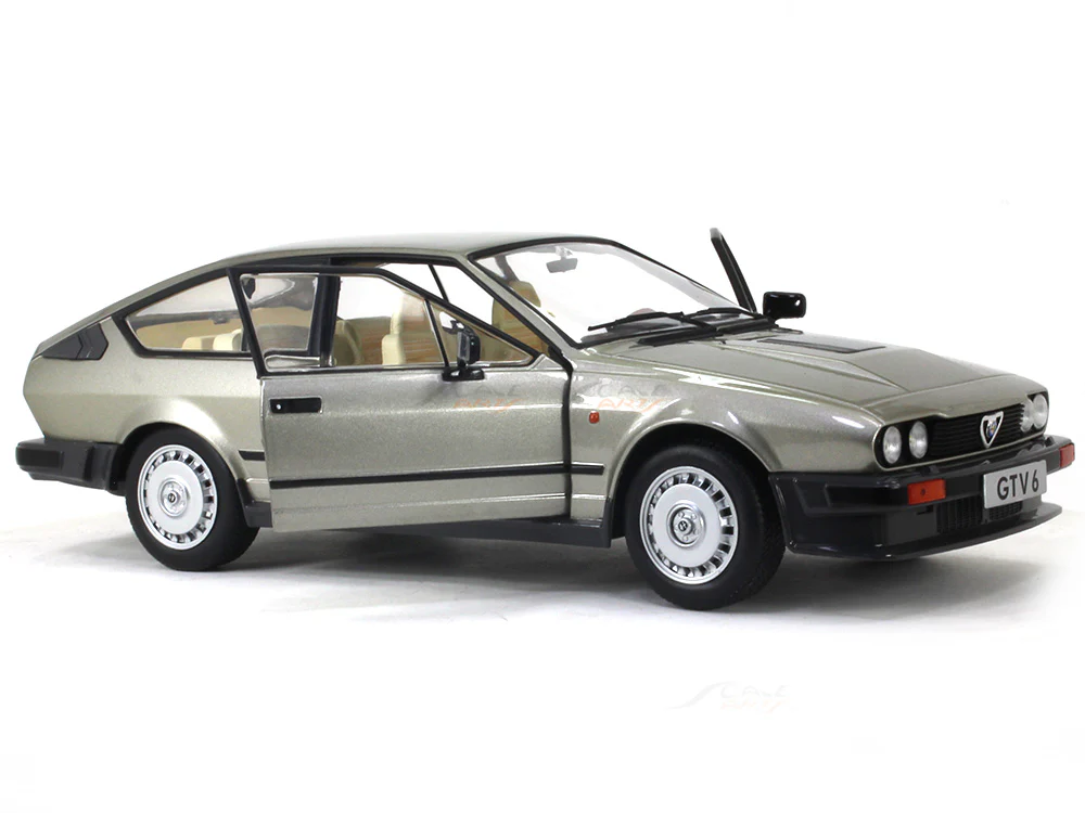 1984 Alfa Romeo GTV6 1:18 Solido diecast Scale Model Car - Image 12
