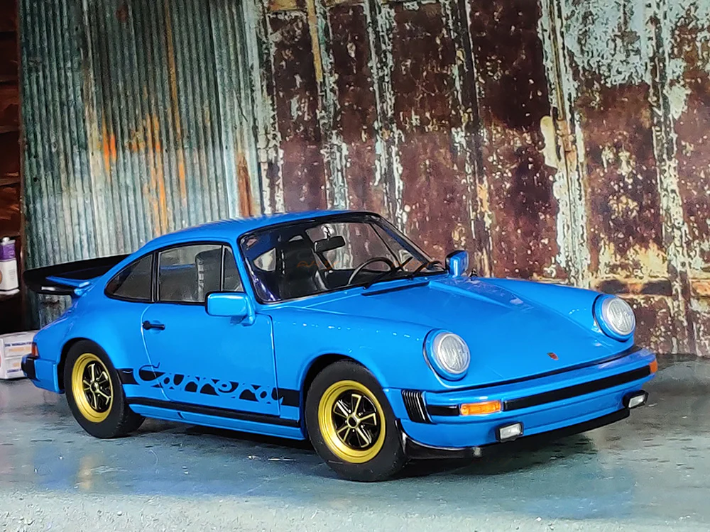 1984 Porsche 911 Carrera 3.0 Coupe 1:18 Solido diecast Scale Model car - Image 10