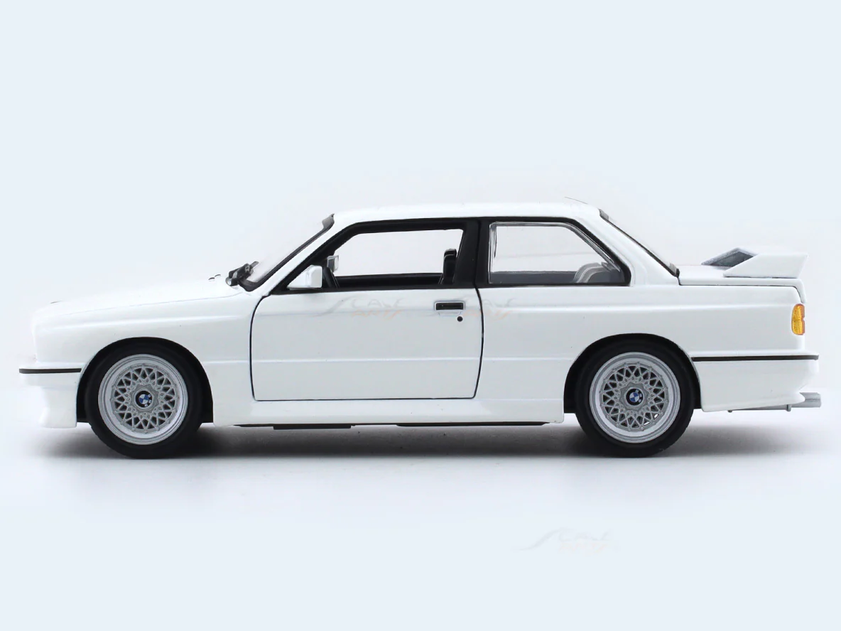 1988 BMW 3 Series M3 E30 White 1:24 Bburago licensed diecast Scale Model car - Image 2