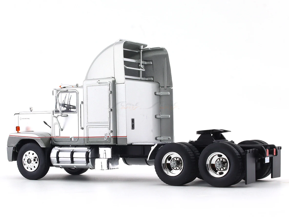 1988 GMC General SBFA silver 1:43 IXO diecast scale model truck collectible - Image 3
